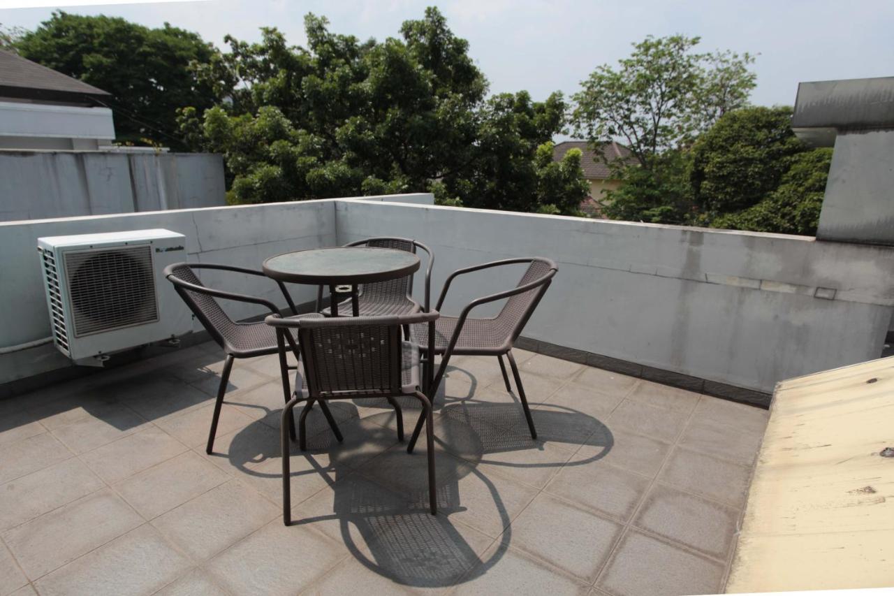 Legreen Suite Tebet Jakarta Exterior photo